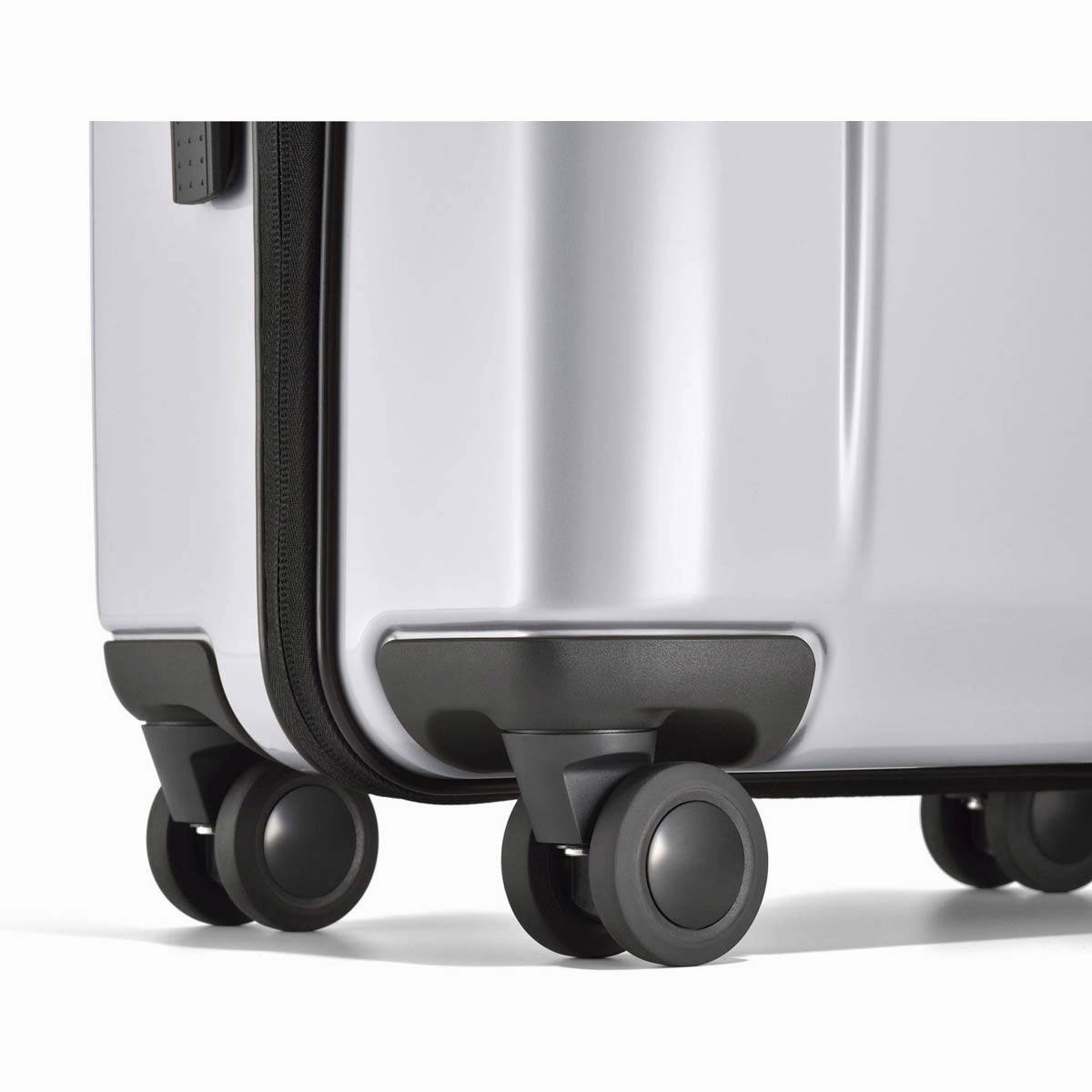 Zero Halliburton Zrl Polycarbonate 22In Domestic Carry On Spinner
