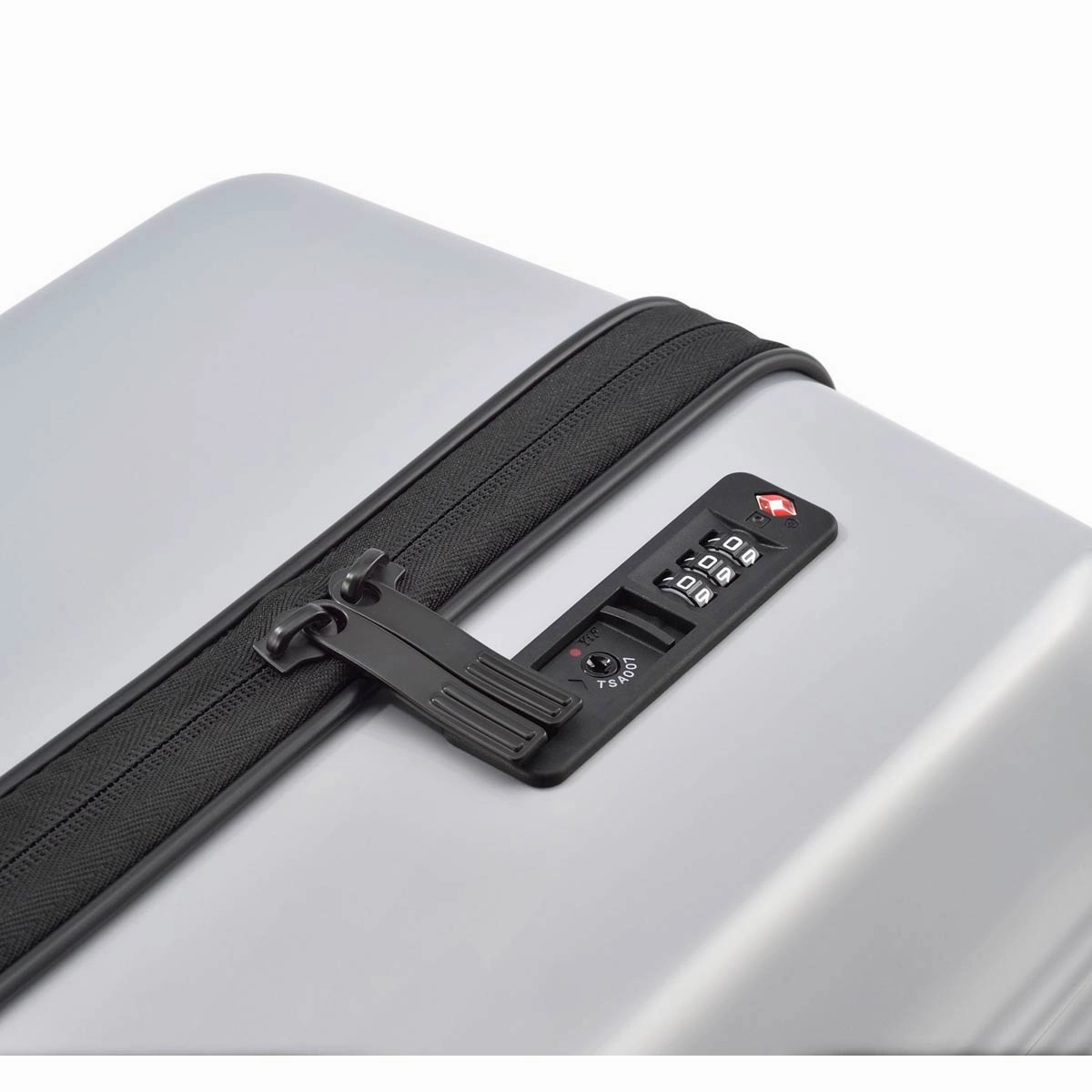 Zero Halliburton Zrl Polycarbonate 22In Domestic Carry On Spinner